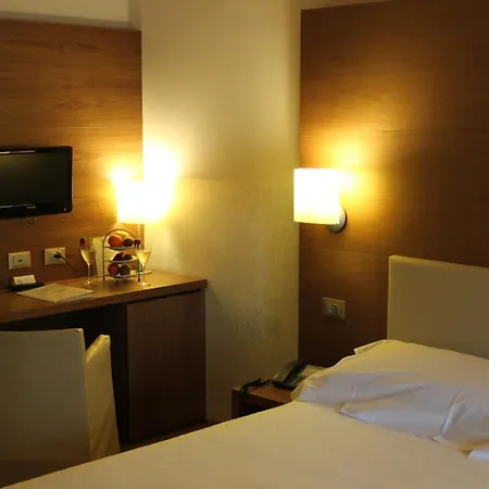 Opera Hotel 3*