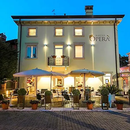 Operà Hotel Dossobuono