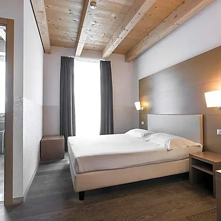 Hotel Operà 3*