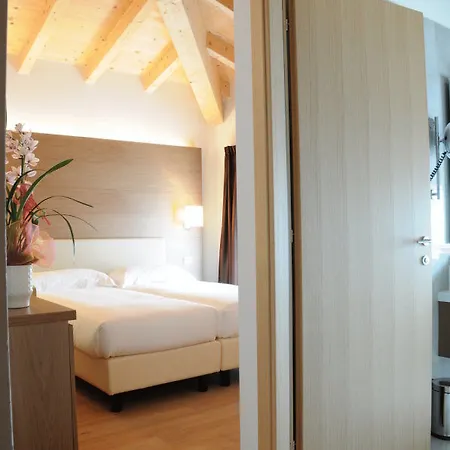 Hotel Operà 3*