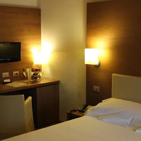 מלון Opera דוסובונו